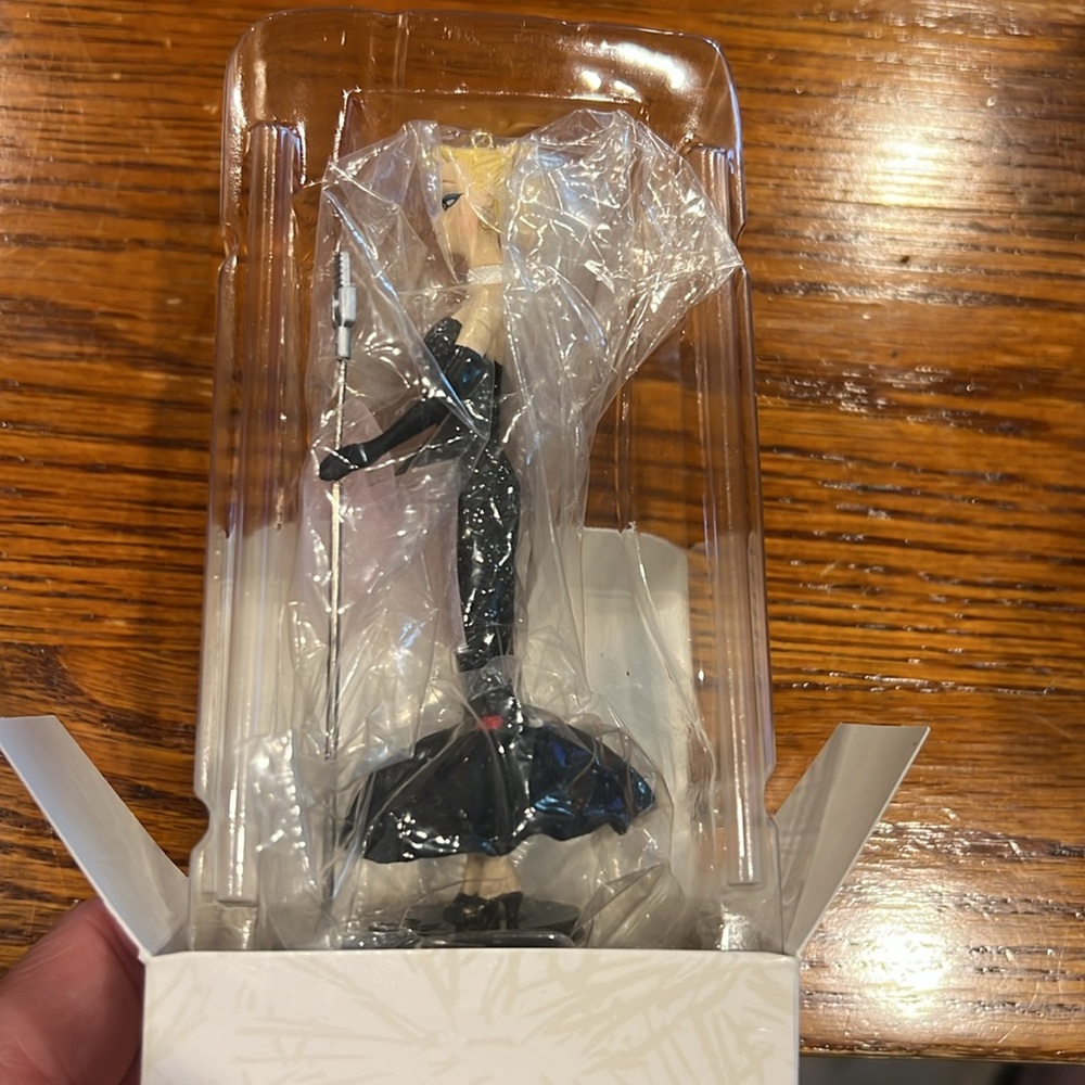 NWT Vintage 1995 Hallmark Barbie “Solo in the Spotlight” Ornament - Picture 3 of 3